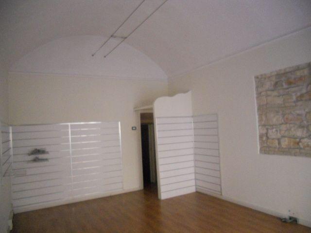 1629 - LOCALE AFFITTO ANCONA ZONA CENTRO - € 580 2