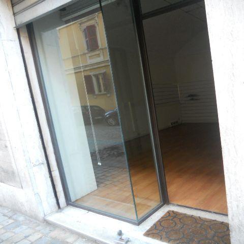 1629 - LOCALE AFFITTO ANCONA ZONA CENTRO - € 580 5