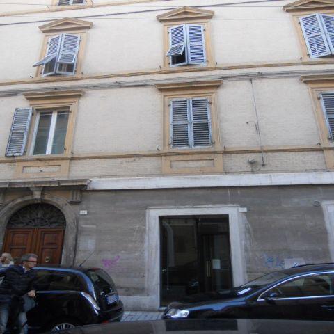 1629 - LOCALE AFFITTO ANCONA ZONA CENTRO - € 580 6