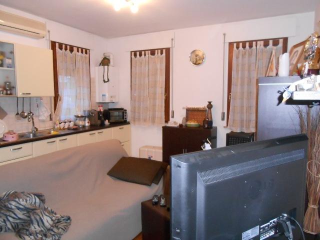 1817 - APPARTAMENTO VENDITA ANCONA ZONA BARACCOLA - € 73.000 10