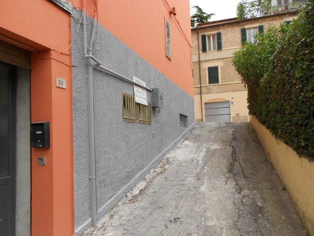2896 - MAGAZZINO VENDITA ANCONA ZONA CITTADELLA - € 120.000 3