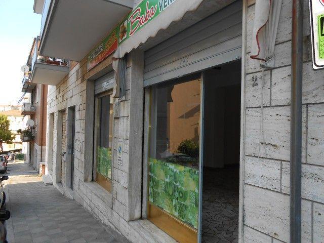 3194 - LOCALE AFFITTO ANCONA ZONA GRAZIE - € 350 2
