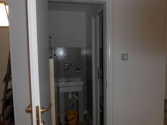 3194 - LOCALE AFFITTO ANCONA ZONA GRAZIE - € 350 6