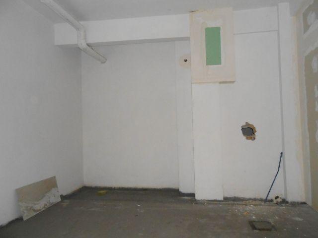3249 - LOCALE VENDITA ANCONA ZONA VALLEMIANO - € 230.000 4