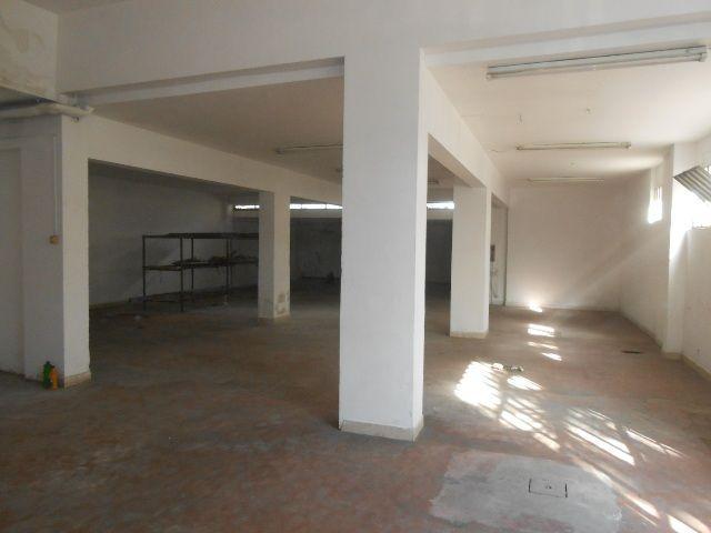 3249 - LOCALE VENDITA ANCONA ZONA VALLEMIANO - € 230.000 9