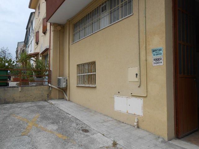 3464 - LOCALE VENDITA ANCONA ZONA TORRETTE - € 150.000 12