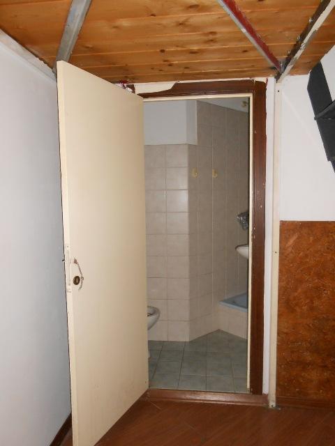 3624 - LOCALE VENDITA ANCONA ZONA PIANO - € 65.000 12