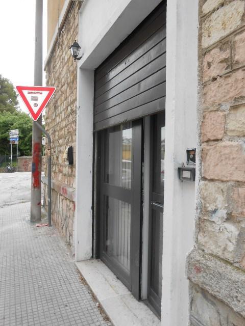 3624 - LOCALE VENDITA ANCONA ZONA PIANO - € 65.000 3