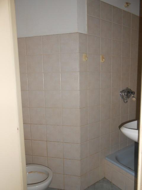 3624 - LOCALE VENDITA ANCONA ZONA PIANO - € 65.000 9