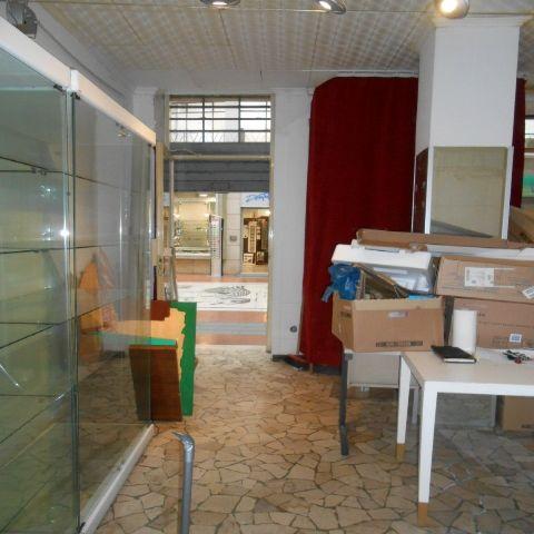 3823 - NEGOZIO VENDITA ANCONA ZONA CENTRO - € 85.000 7