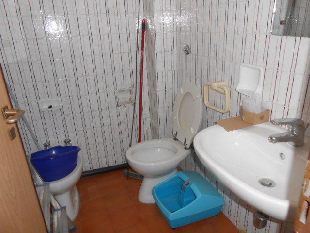 3889 - LOCALE COMMERCIALE VENDITA ANCONA ZONA GRAZIE - € 100.000 10