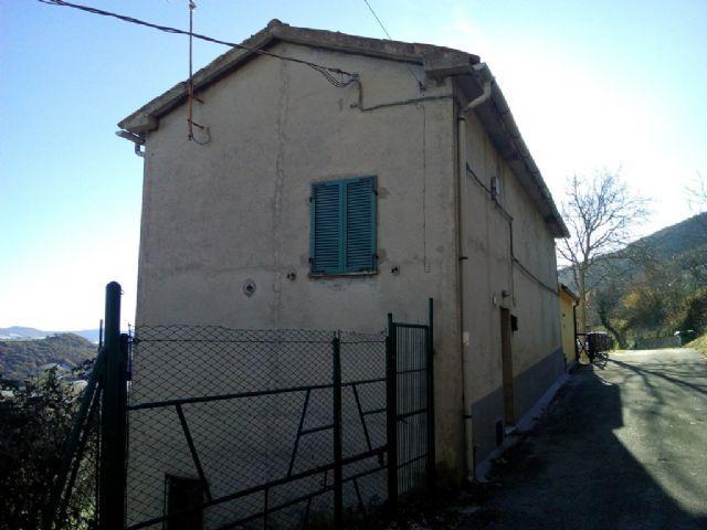 4060 - CASA ABBINATA VENDITA MACERATA ZONA CENTRO - € 39.000 6