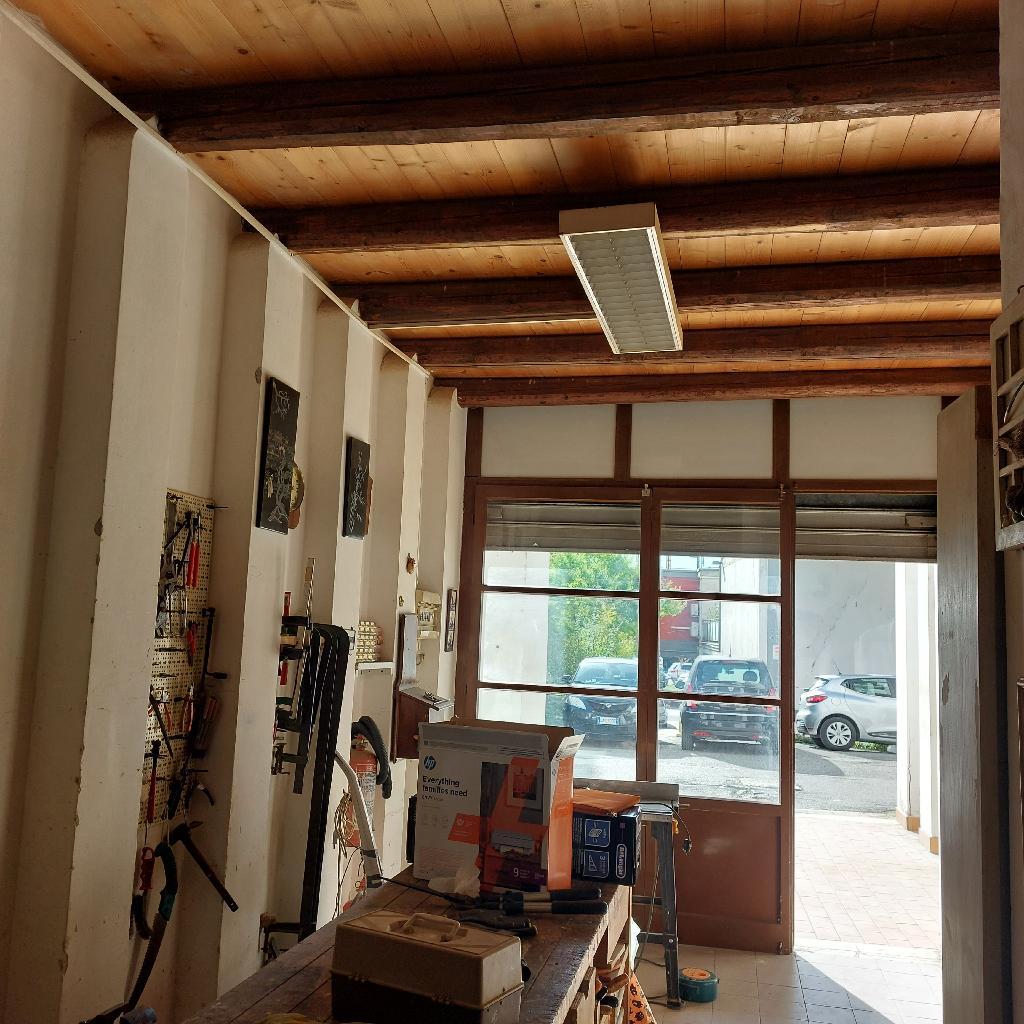 <span class='testorotoimmob'>4180 - LOCALE - VENDITA - ANCONA</span>